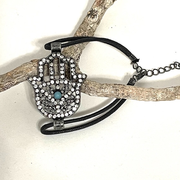 Hamsa Hand Bracelt. - Picture 1 of 6